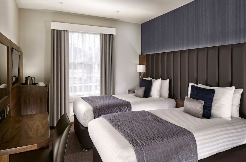 Номер Клуб, Norfolk Towers Paddington