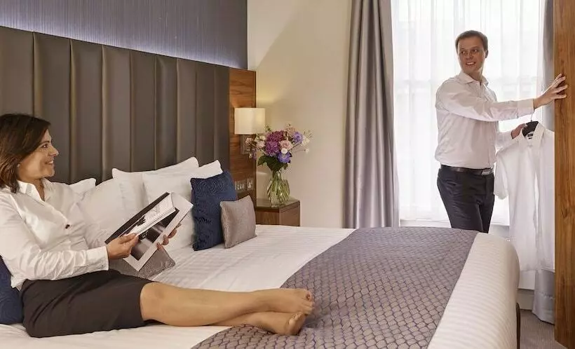 اتاق کلاب, Norfolk Towers Paddington