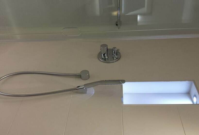 클럽 룸, Norfolk Towers Paddington