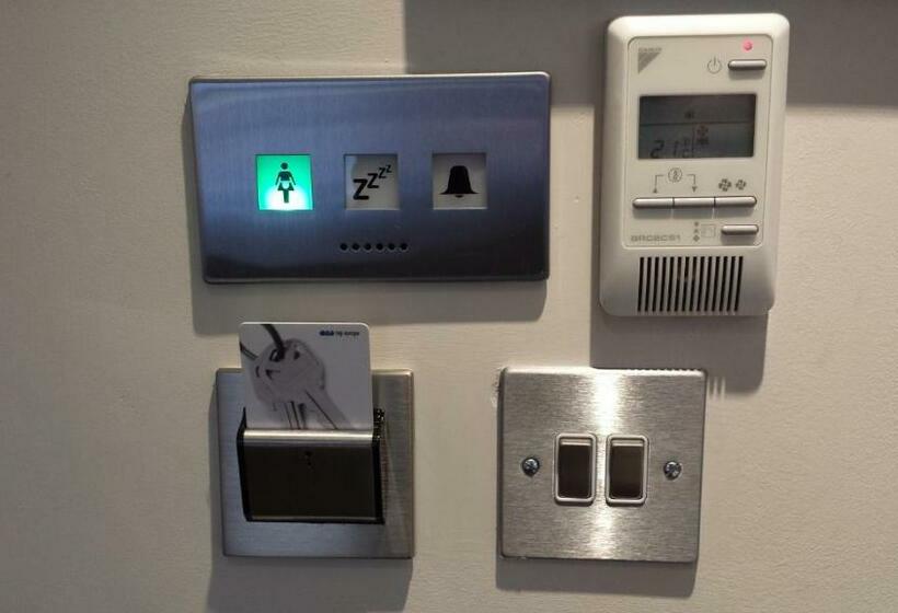 싱글 기본룸, Norfolk Towers Paddington