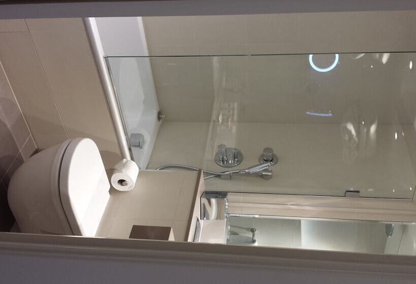 싱글 기본룸, Norfolk Towers Paddington