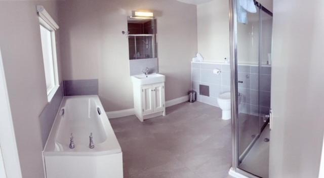 سوییت جونیور با چشمانداز دریا, The Osborne