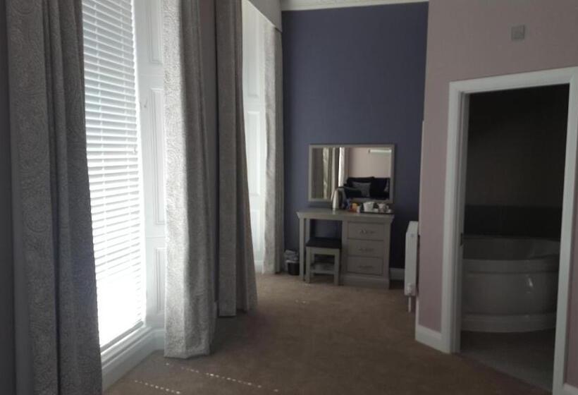 سوییت جونیور با چشمانداز دریا, The Osborne