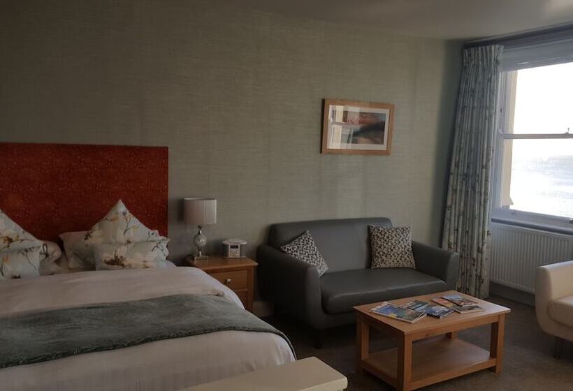 اتاق خانوادگی با چشمانداز دریا, The Osborne