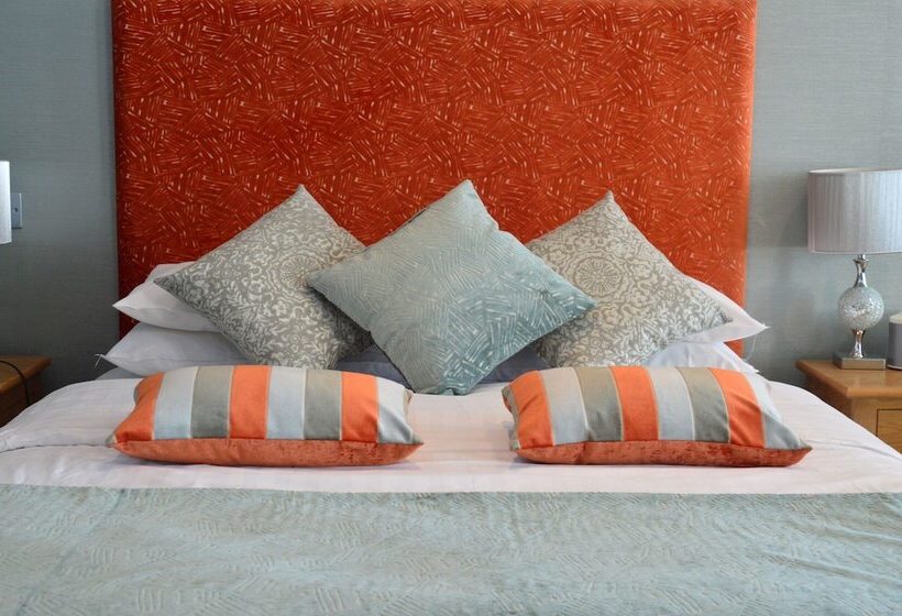 اتاق خانوادگی با چشمانداز دریا, The Osborne