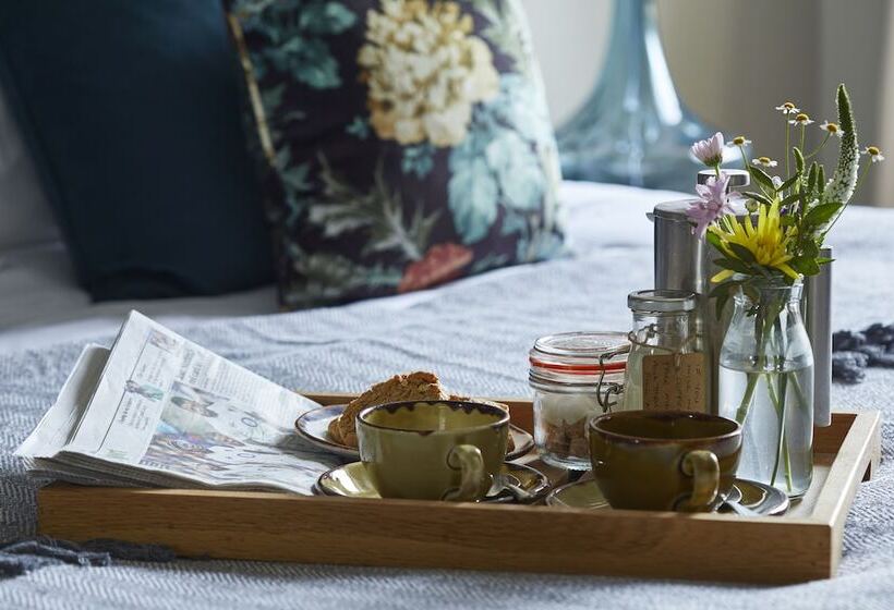 스탠다드 룸, The Methuen Arms