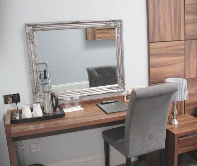 Семейный Номер, Stanhill Court Hotel, A Member Of Radisson Individuals