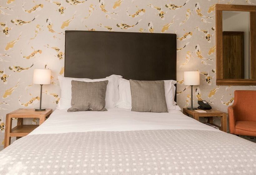 Классический Номер, Stonehouse Court Hotel A Bespoke