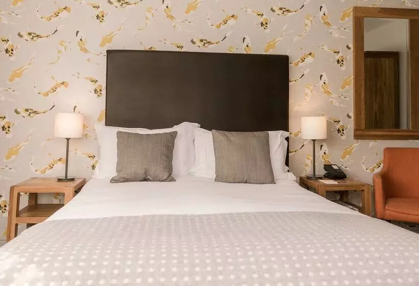 クラシックルーム, Stonehouse Court Hotel   A Bespoke