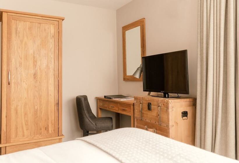 Классический Номер, Stonehouse Court Hotel   A Bespoke