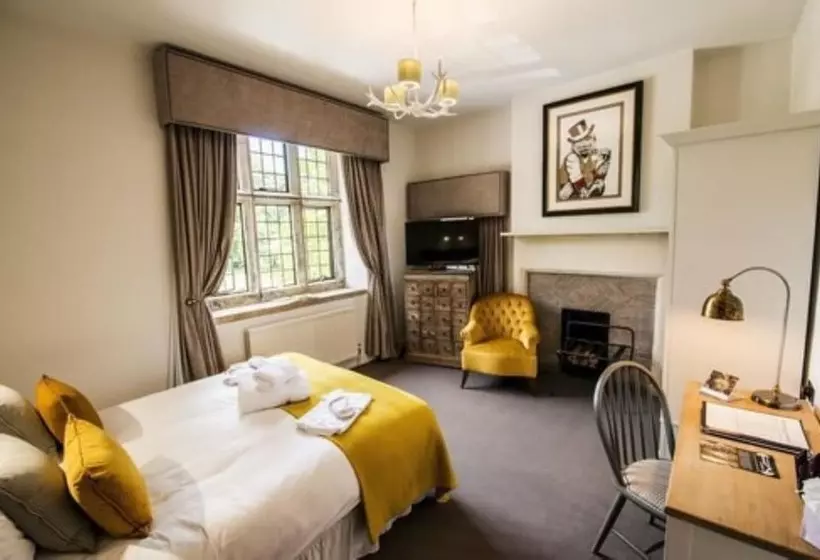 スタンダードルーム, Stonehouse Court Hotel   A Bespoke