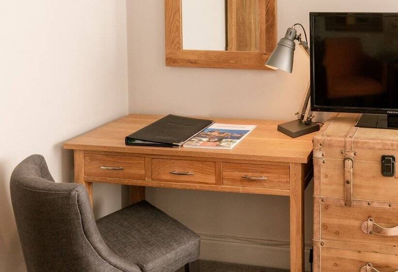 Классический Номер, Stonehouse Court Hotel A Bespoke