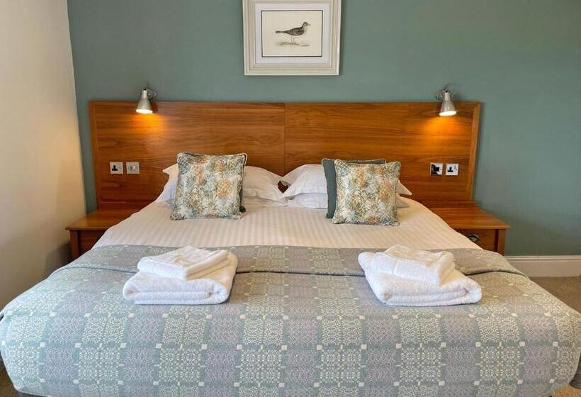 غرفة قياسية, The Ship