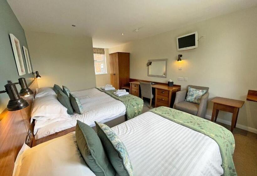 غرفة عائلية, The Ship