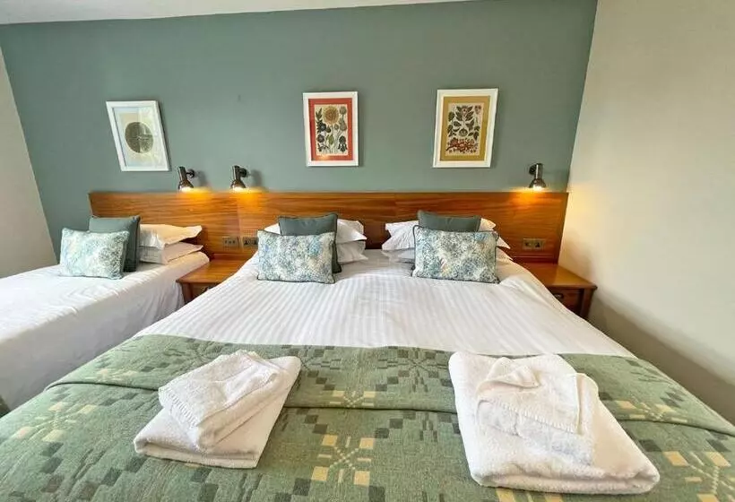 Family Room, The Ship