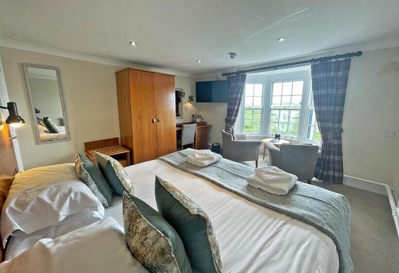 غرفة سوبيريور, The Ship