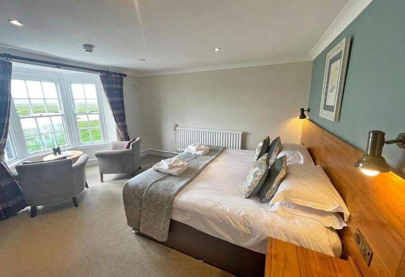 غرفة سوبيريور, The Ship