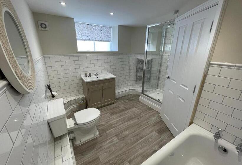 غرفة ديلوكس سرير كينج, The Ship