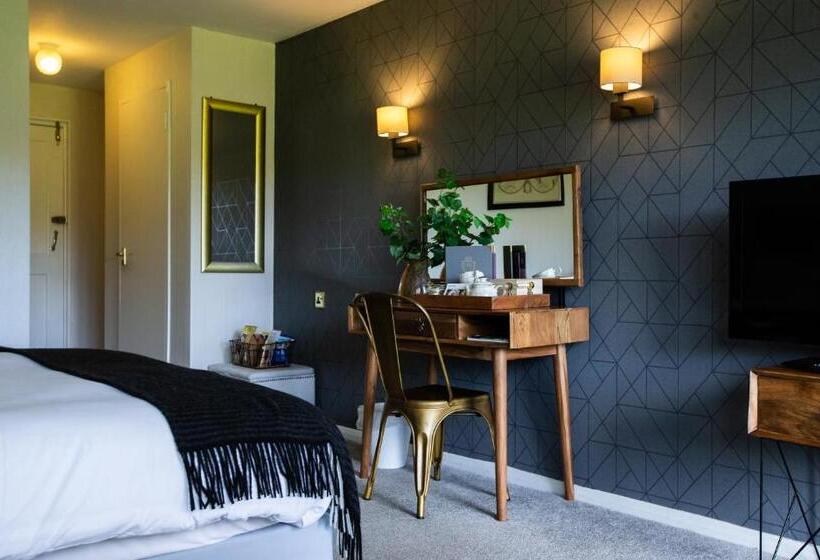 디럭스 룸, The Wild Hare