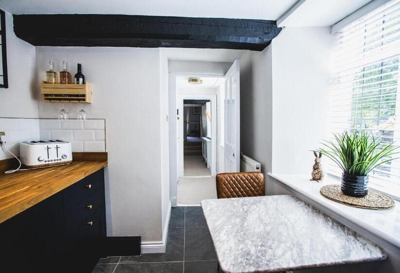 디럭스 스위트 킹 침대, The Wild Hare