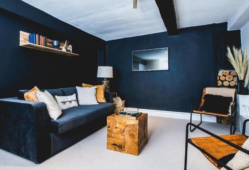 디럭스 스위트 킹 침대, The Wild Hare