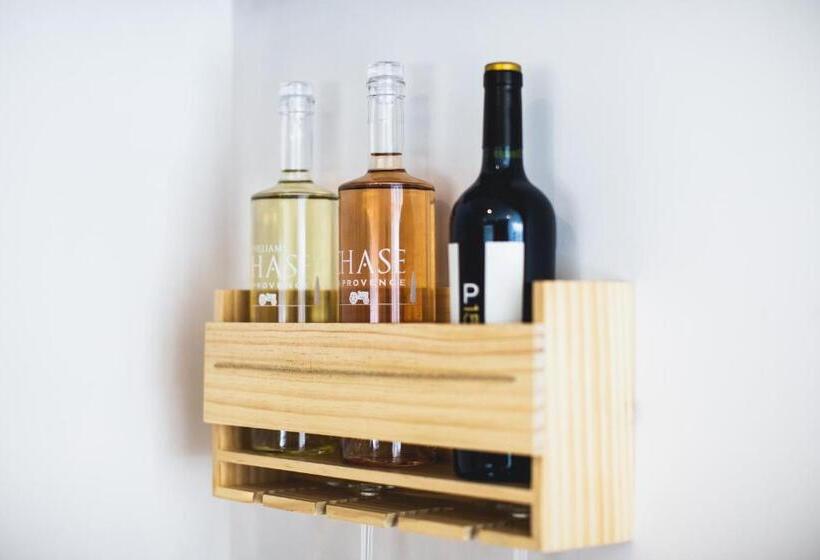 디럭스 스위트 킹 침대, The Wild Hare