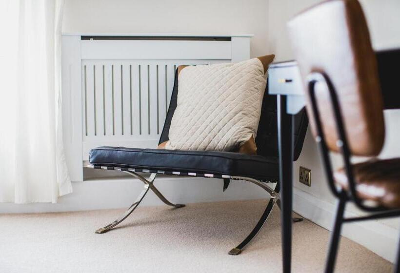 디럭스 스위트 킹 침대, The Wild Hare