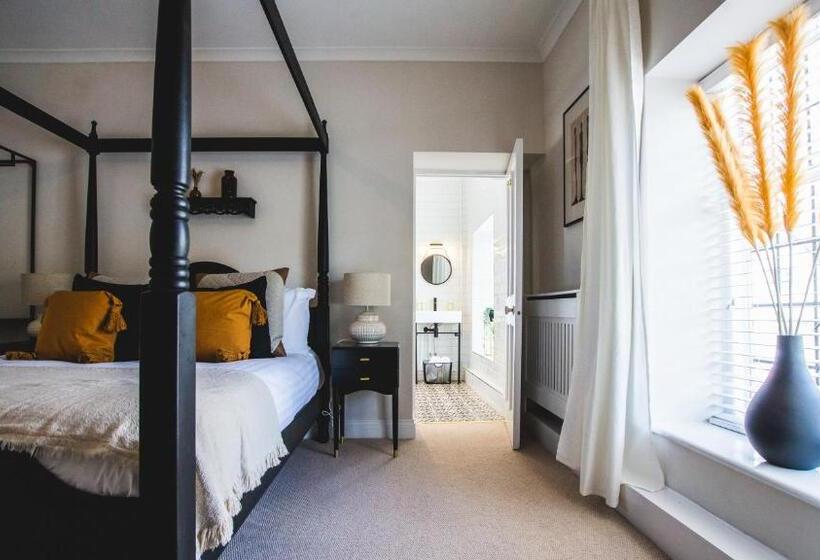 디럭스 스위트 킹 침대, The Wild Hare