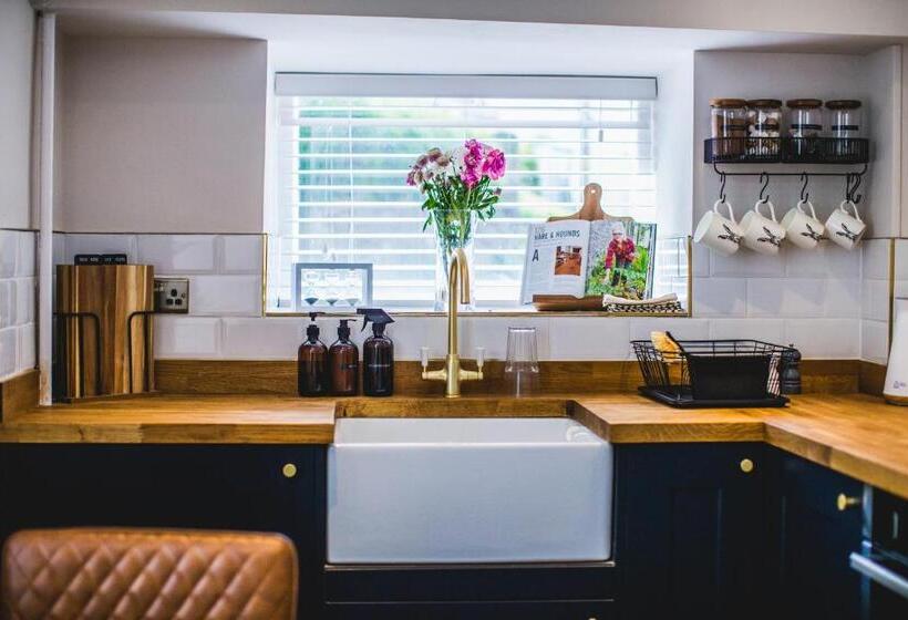 디럭스 스위트 킹 침대, The Wild Hare