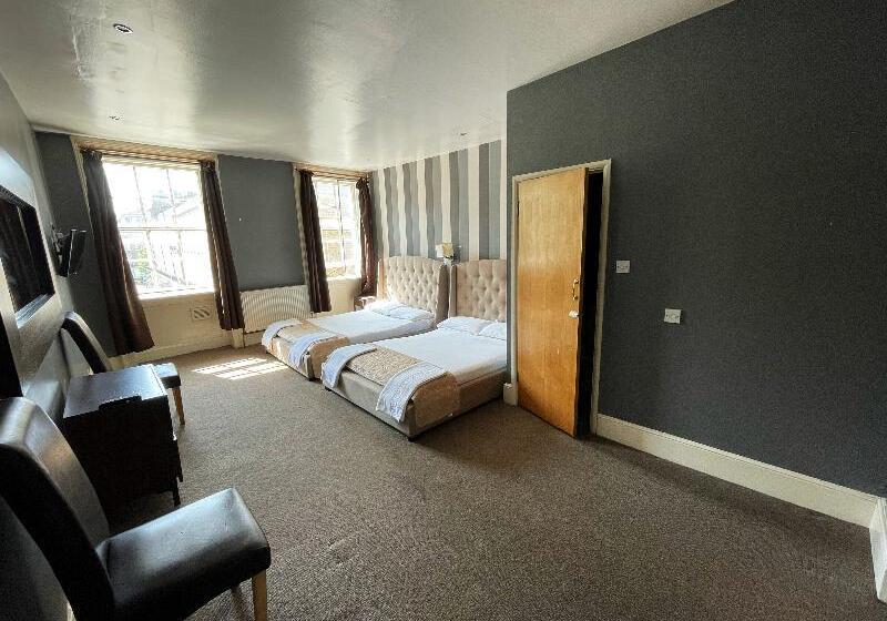 Четырехместный Номер Стандарт, OYO Somerset Hotel Baker Street London