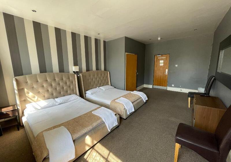 חדר סטנדרט לארבעה, OYO Somerset Hotel Baker Street London