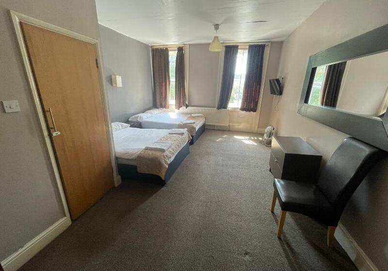 חדר סטנדרט לארבעה, OYO Somerset Hotel Baker Street London