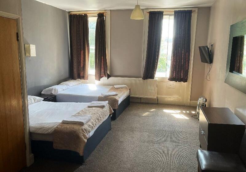 חדר סטנדרט לארבעה, OYO Somerset Hotel Baker Street London