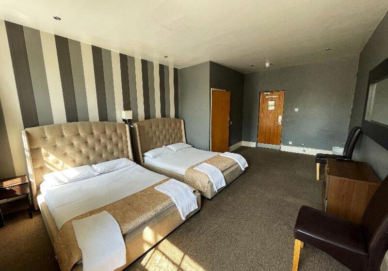 חדר סטנדרט לארבעה, OYO Somerset Hotel Baker Street London