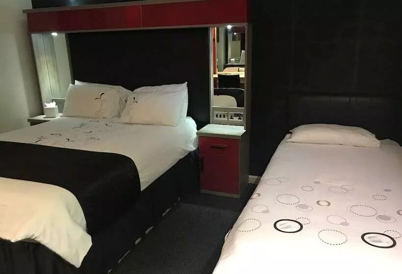 スタンダードルーム, The Whitehall Hotel & Distillery