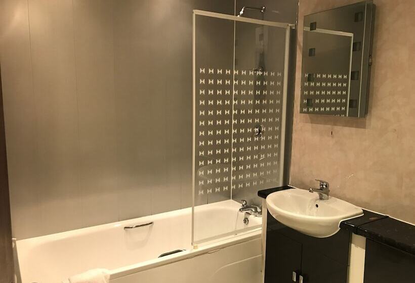 غرفة قياسية, The Whitehall Hotel & Distillery