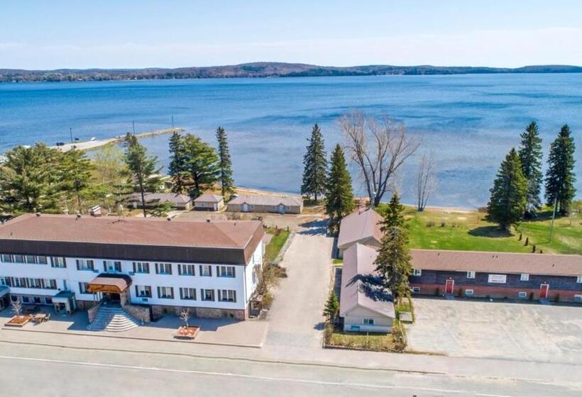 جناح مطل على البحيرة, Caswell Resort