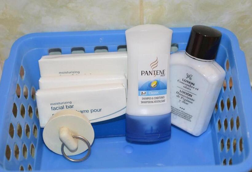 غرفة أساسية, Circle 5 Motel