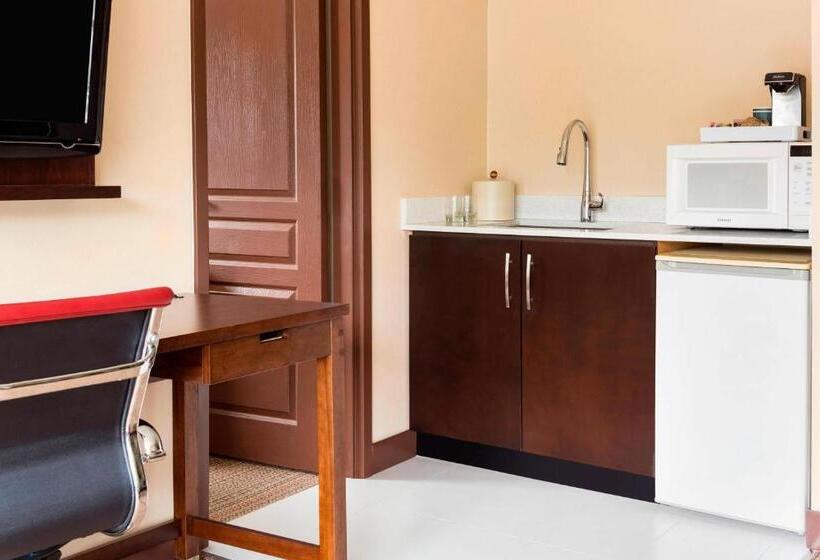 Suite, Four Points By Sheraton Surrey