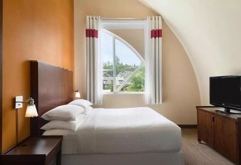 キングサイズベッドのスイートルーム, Four Points By Sheraton Surrey