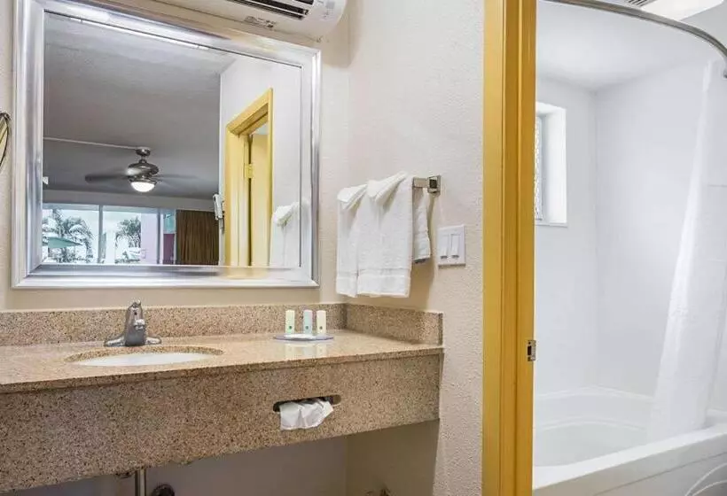 ビジネスルーム, Quality Inn And Suites Montreal East
