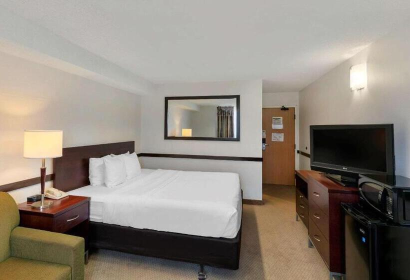 带大床的套房, Quality Inn And Suites Montreal East
