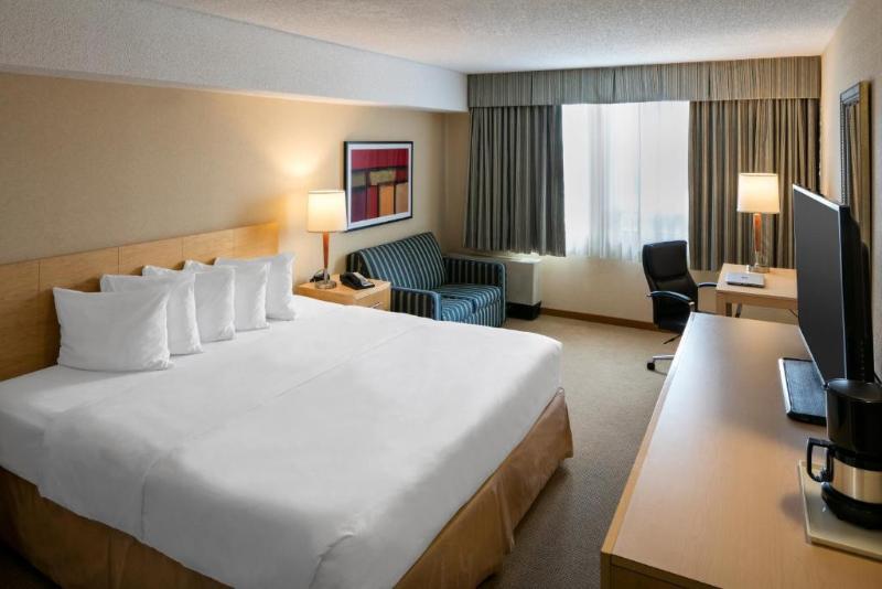 キングサイズベッドのスイートルーム, Quality Inn And Suites Montreal East