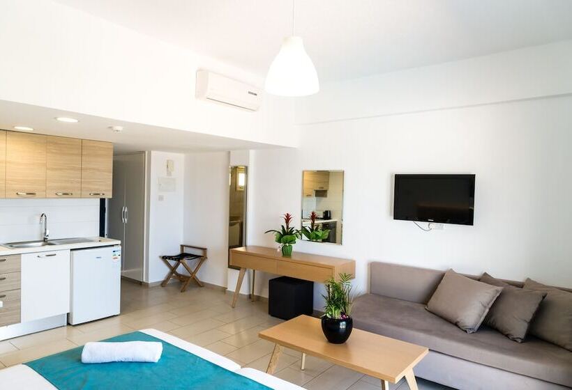 Студия Стандарт Вид на Море, Helios Bay Hotel And Suites