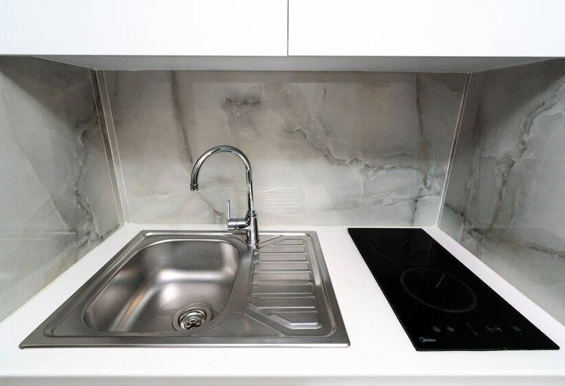 Студио Стандарт Боковой Вид на Море, Helios Bay Hotel And Suites