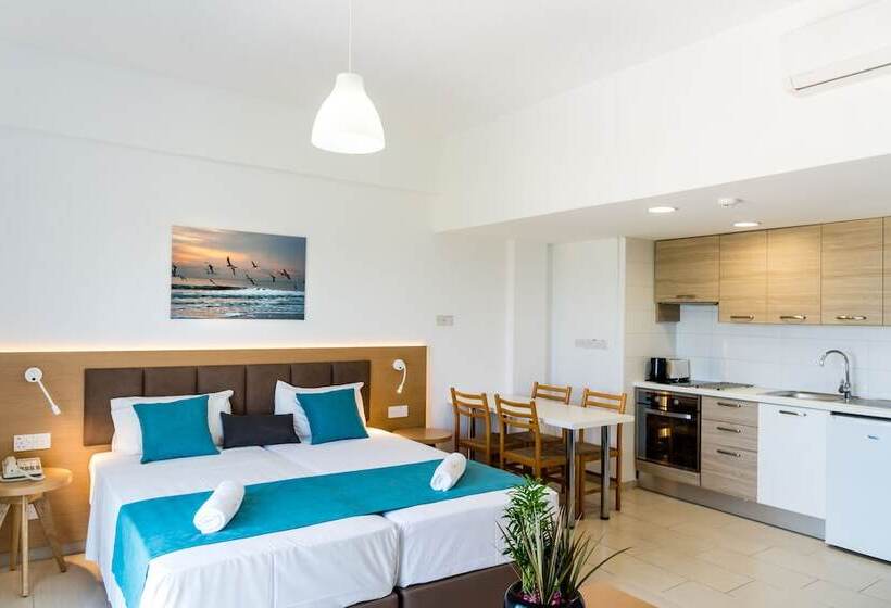 Студио Стандарт Боковой Вид на Море, Helios Bay Hotel And Suites