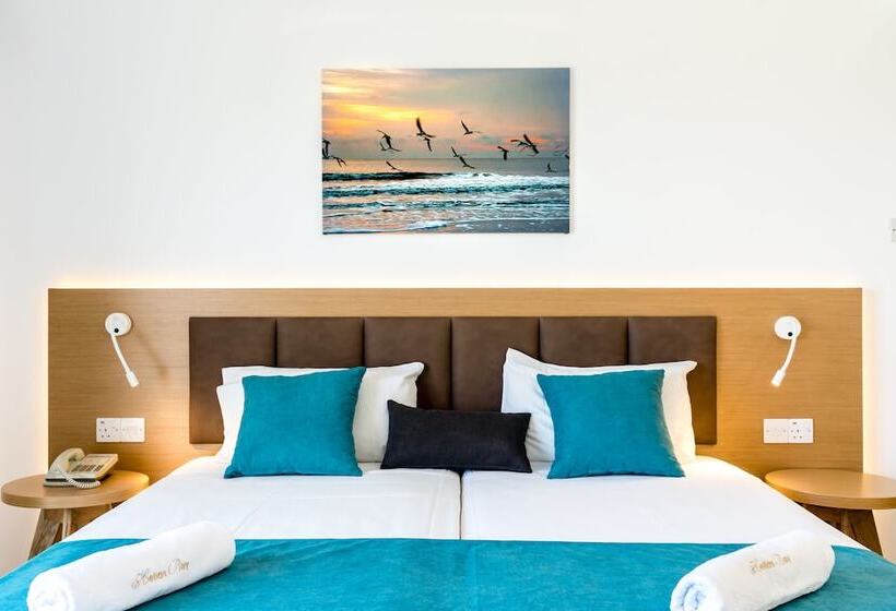 Студио Стандарт Боковой Вид на Море, Helios Bay Hotel And Suites