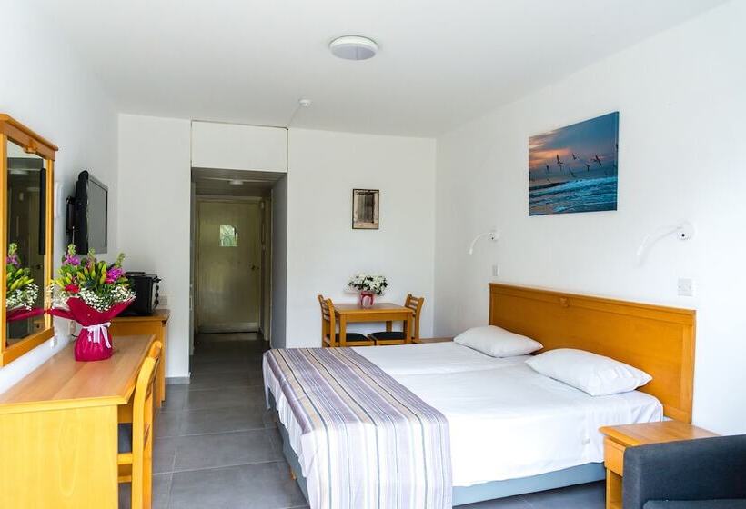 Студио Стандарт Боковой Вид на Море, Helios Bay Hotel And Suites