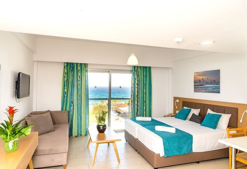 Студия Стандарт Вид на Море, Helios Bay Hotel And Suites