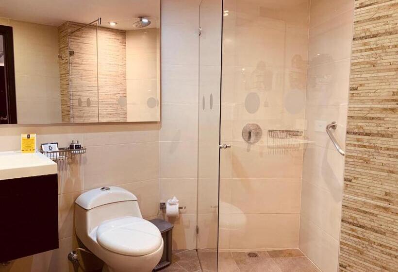 4인용 스탠다드 룸, Dann Cali